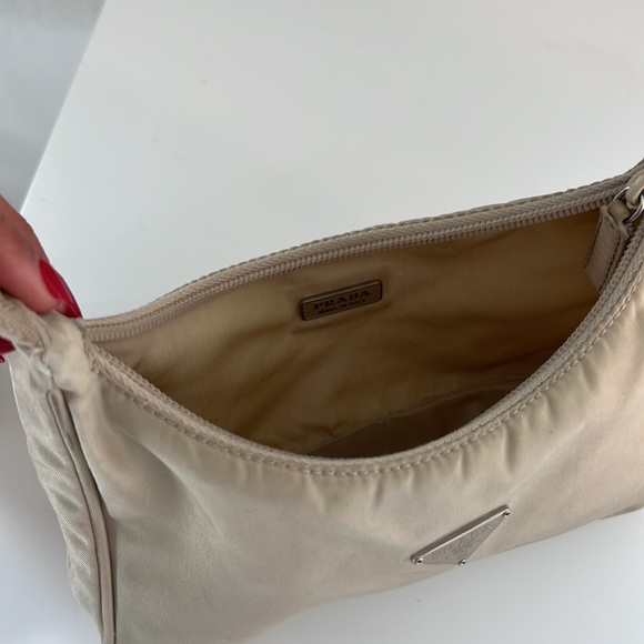 Nude Prada Re-Edition Y2K Shoulder Purse - Picture 7 of 15